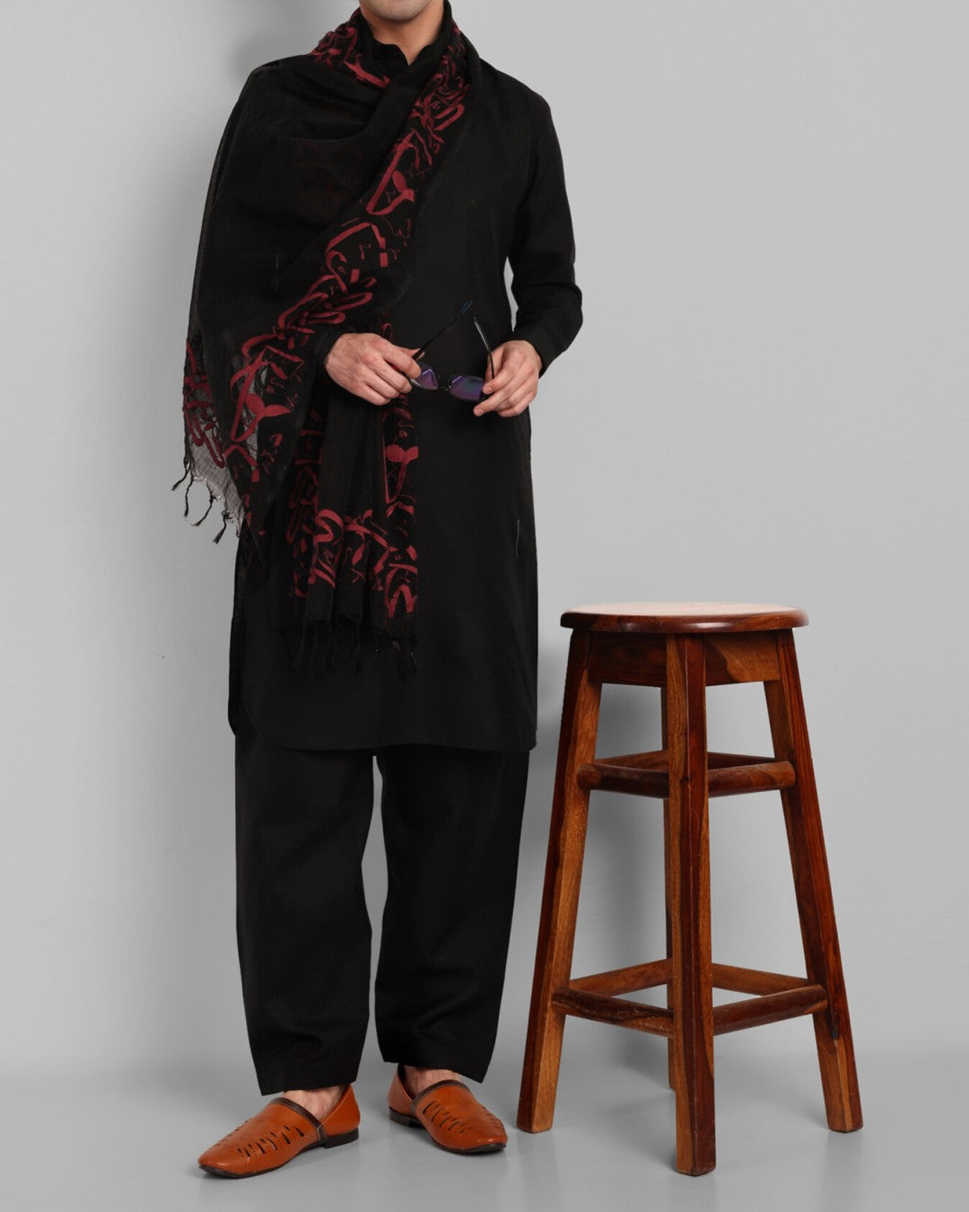 
                  
                    Zindagi Gulzaar Hai Embroidered Calligraphy Shawl- Black
                  
                